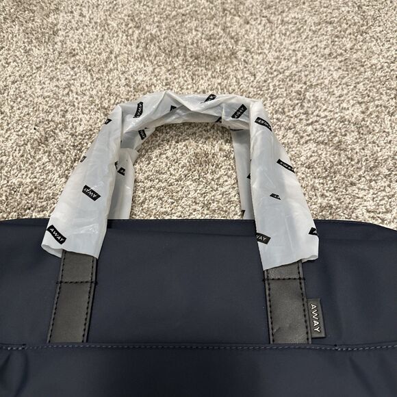 Away The Everywhere Shoulder Bag Navy Blue NWOT - Picture 3 of 9